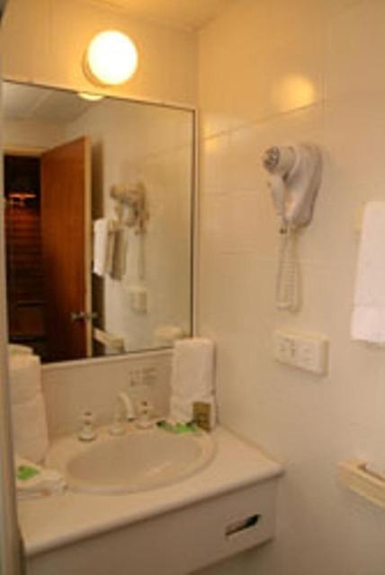 Countryman Motor Inn Ντούμπο Δωμάτιο φωτογραφία