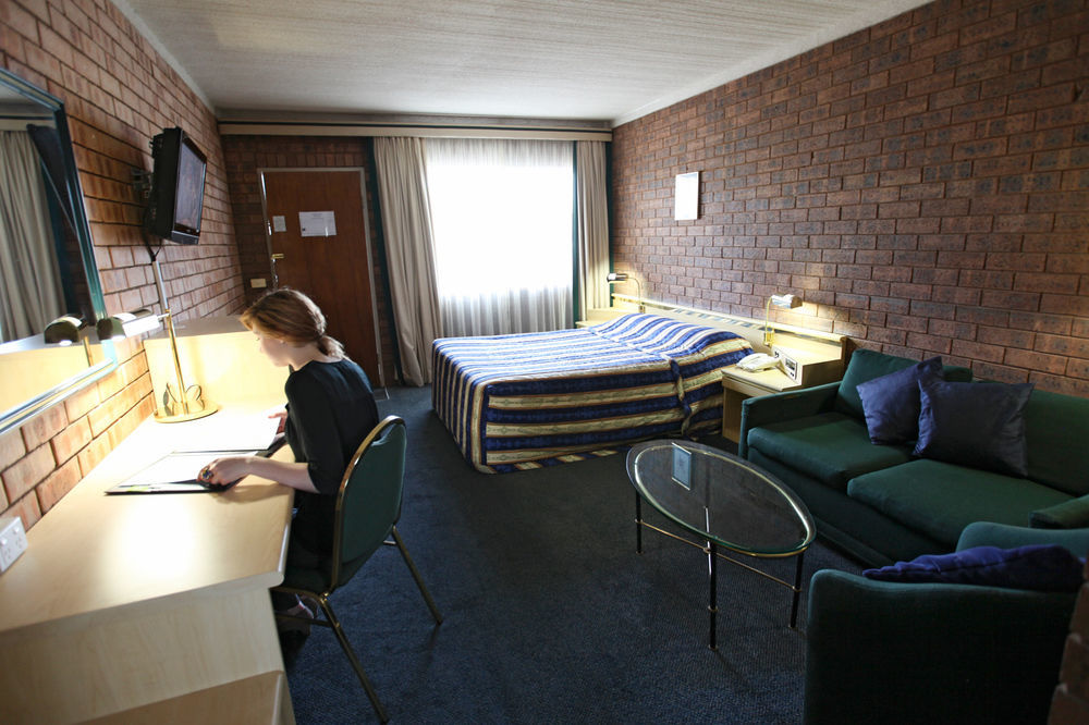 Countryman Motor Inn Ντούμπο Εξωτερικό φωτογραφία