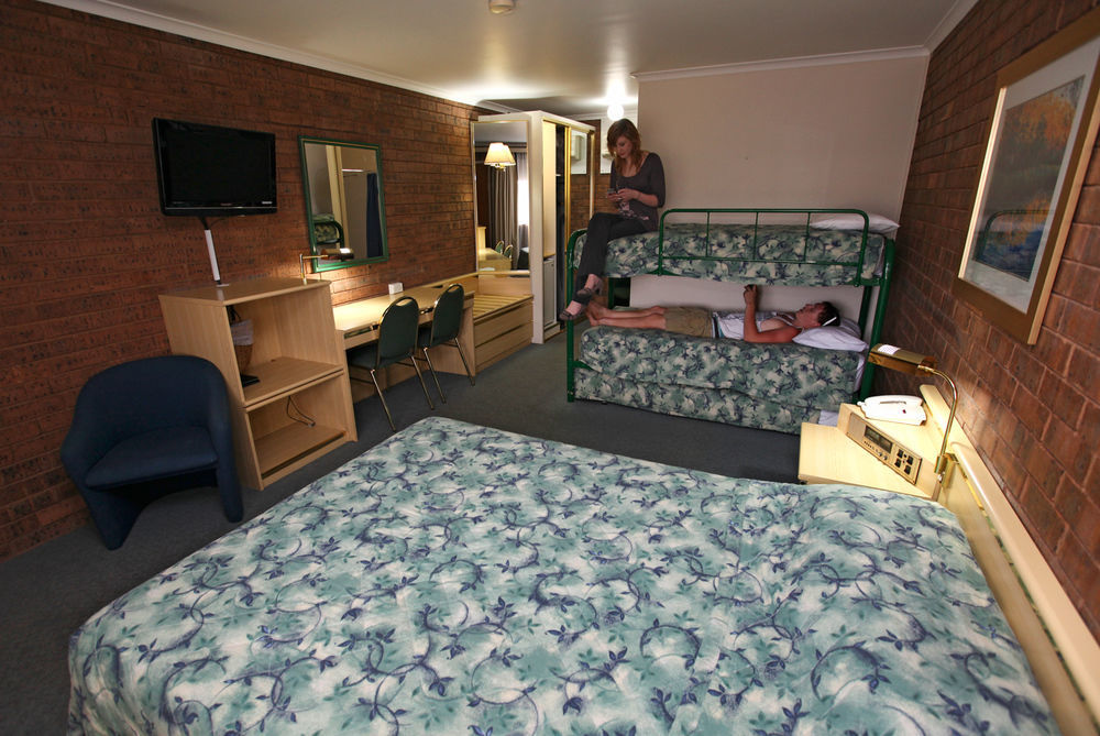 Countryman Motor Inn Ντούμπο Εξωτερικό φωτογραφία