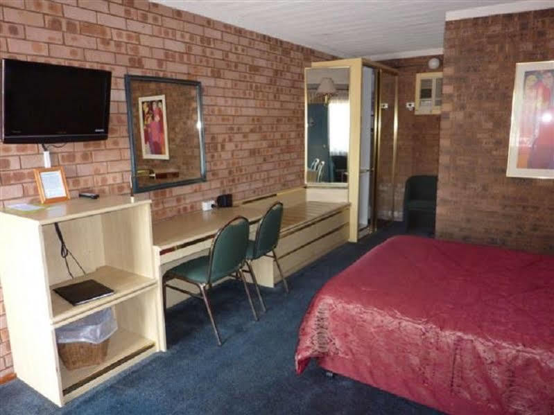 Countryman Motor Inn Ντούμπο Εξωτερικό φωτογραφία